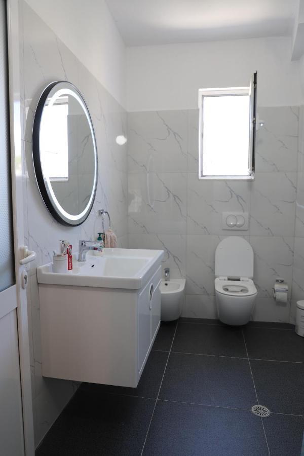 Daniel City Center Apartment Берат Экстерьер фото