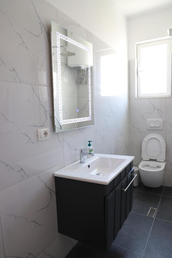 Daniel City Center Apartment Берат Экстерьер фото