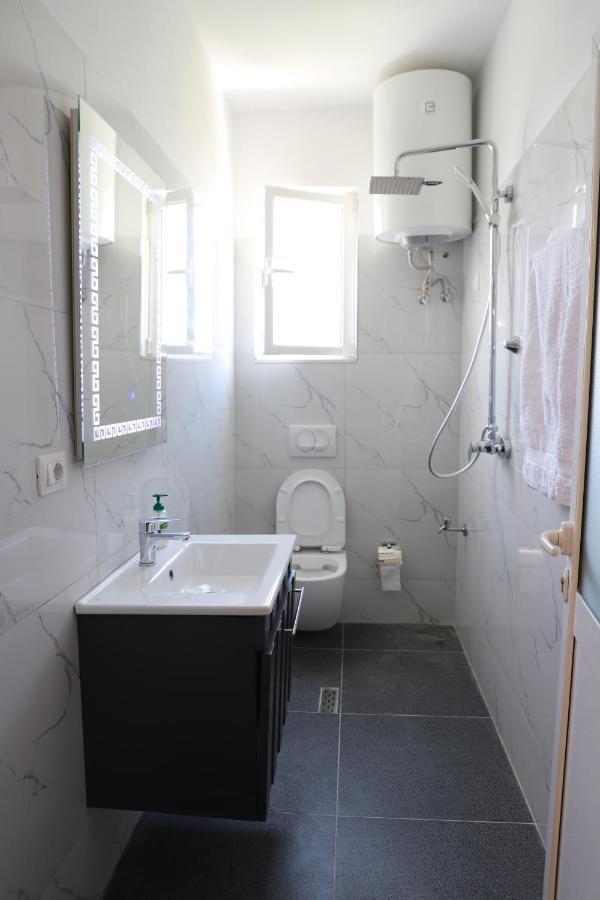 Daniel City Center Apartment Берат Экстерьер фото